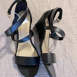 12M black wedges